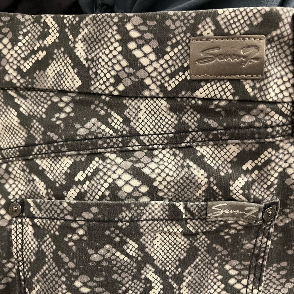 Women’s Seven7 Snakeskin Print Jeans size 14 NWOT